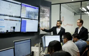 Alcalde Banck revisa servicio de alumbrado en empresa Citelum