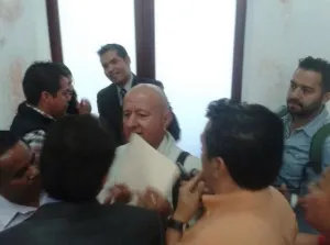 Personal de CDH agrede a periodista; dependencia se deslinda