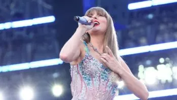 Taylor Swift dona 100,00 dólares a la recaudación de la mujer que perdió la vida tras tiroteo en Kansas City 