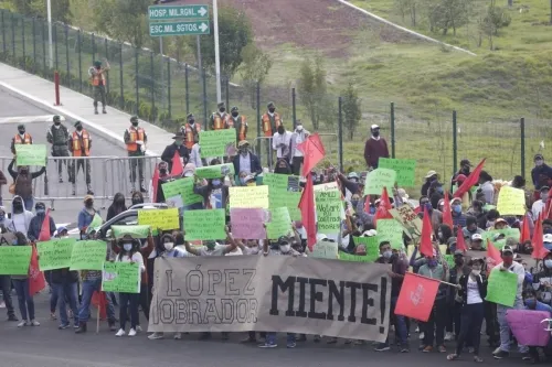 Cada vez son menos tersas las giras de AMLO
