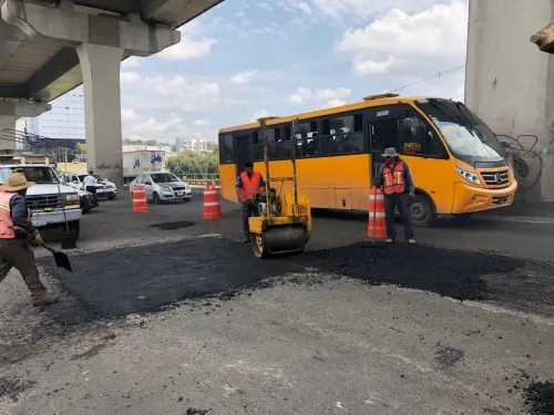 Infraestructura realiza acciones de bacheo en la autopista México-Puebla
