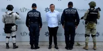 Detienen a hombre por robo al interior de vehículo en el Centro Histórico de Puebla