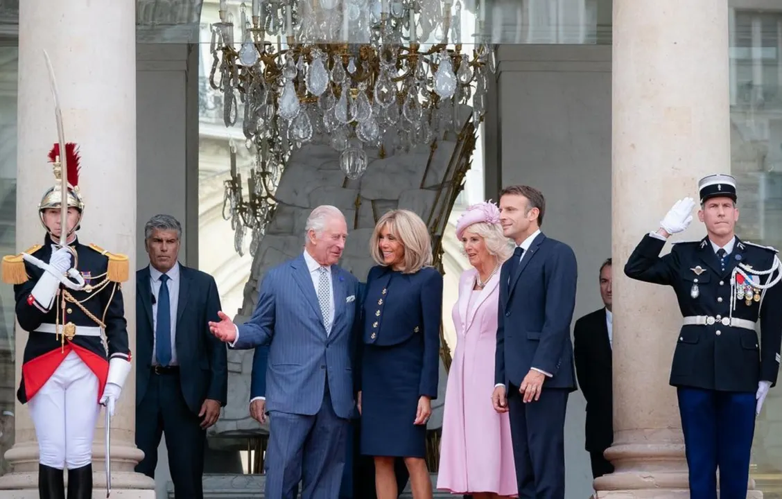 Francia recibe al Rey Carlos III del Reino Unido