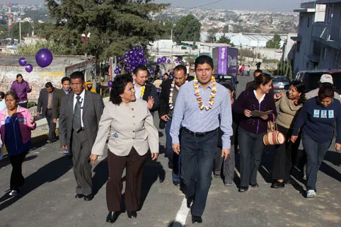 Eduardo Rivera inaugura calles pavimentadas