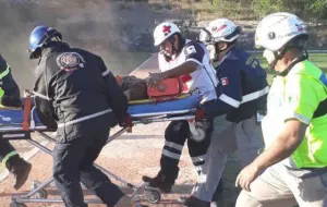 Rescatan a familia perdida en el Cerro de Las Mitras