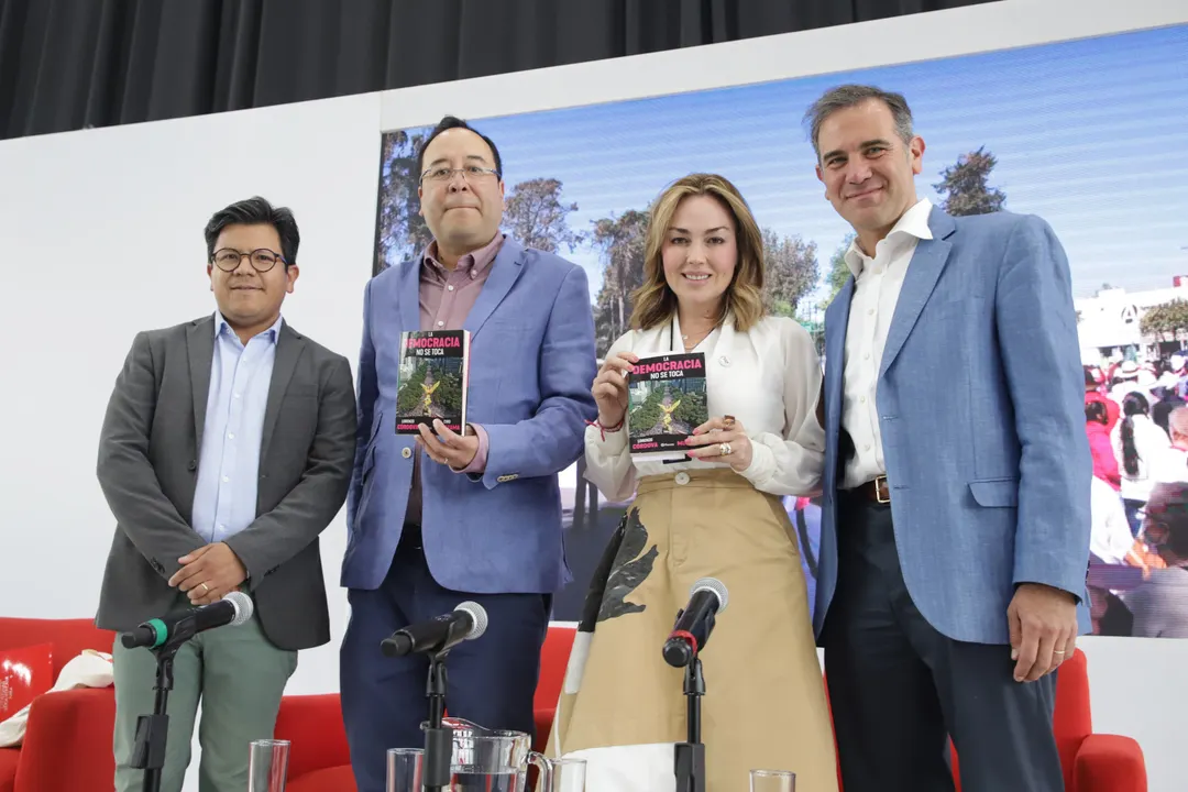 Presentación del libro de Lorenzo Córdova