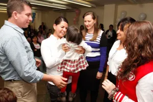 SEDIF efectúa la última entrega de menores en adopción de 2013, integra 6 niños al seno familiar
