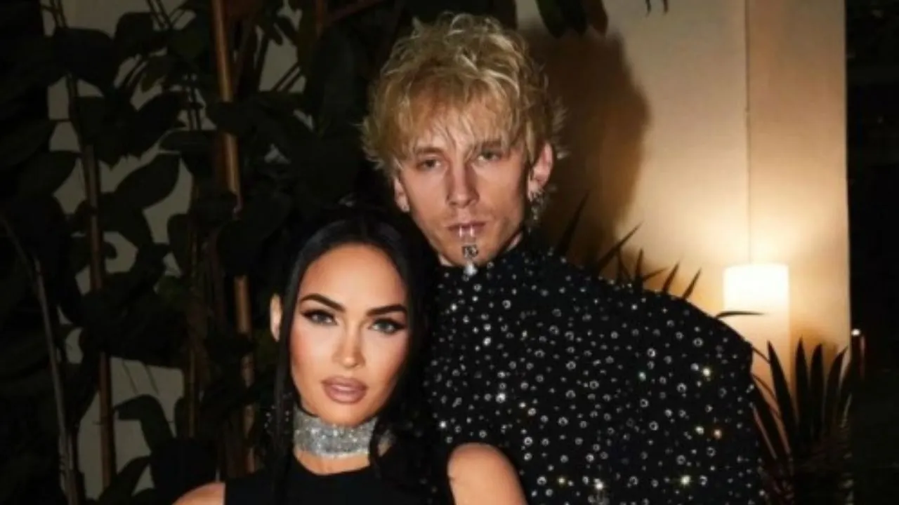 Megan Fox toma sangre de su prometido Machine Gun Kelly