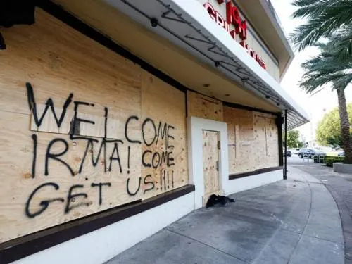 Piden a millones que evacúen Florida por “Irma”