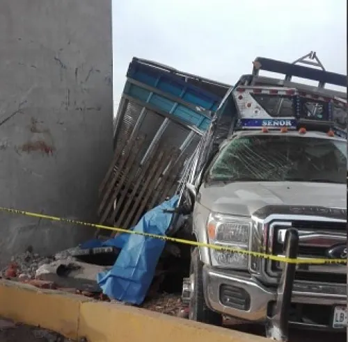 Dos muertos deja aparatoso accidente en la Puebla-Orizaba