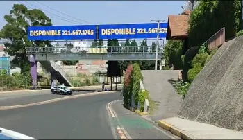 Mujer se arroja desde puente peatonal en Mayorazgo