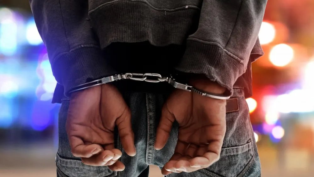 Arresto Detenido Esposado