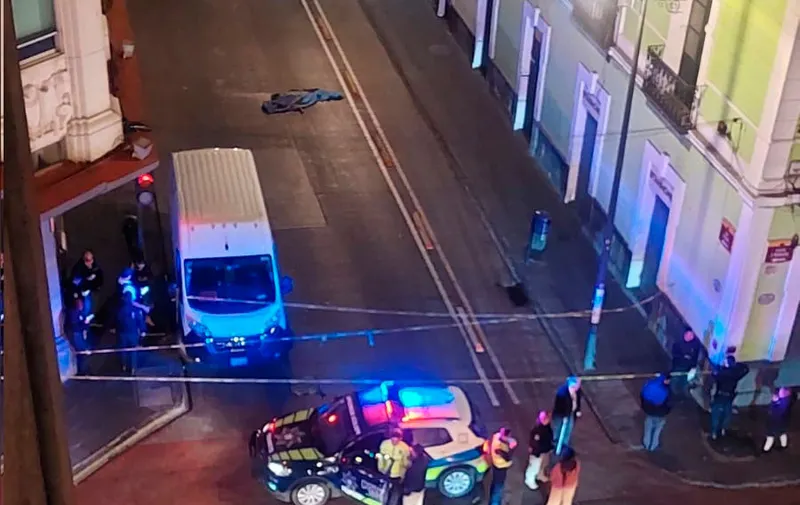 edificio-vacas-muerte-hombre-caida
