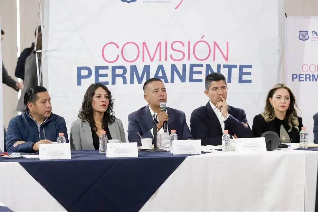 Recibe Mundo Tlatehui a integrantes de la comisión permanente por Puebla