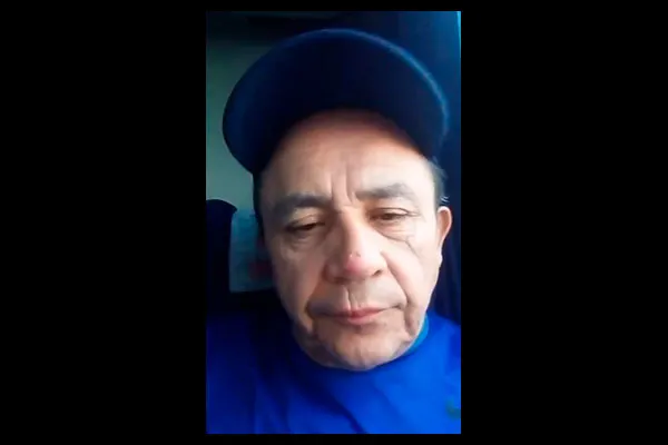 Un loquito que chayotea disfrazado de periodista