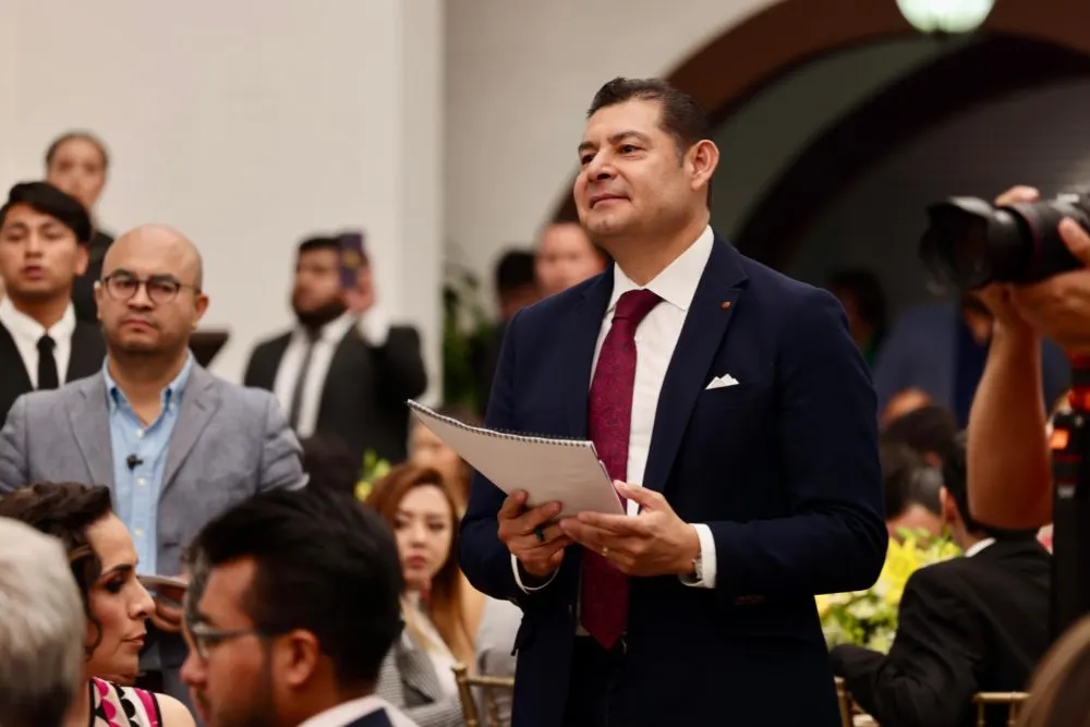 Becas para acumular experiencia laboral propone Armenta a jóvenes