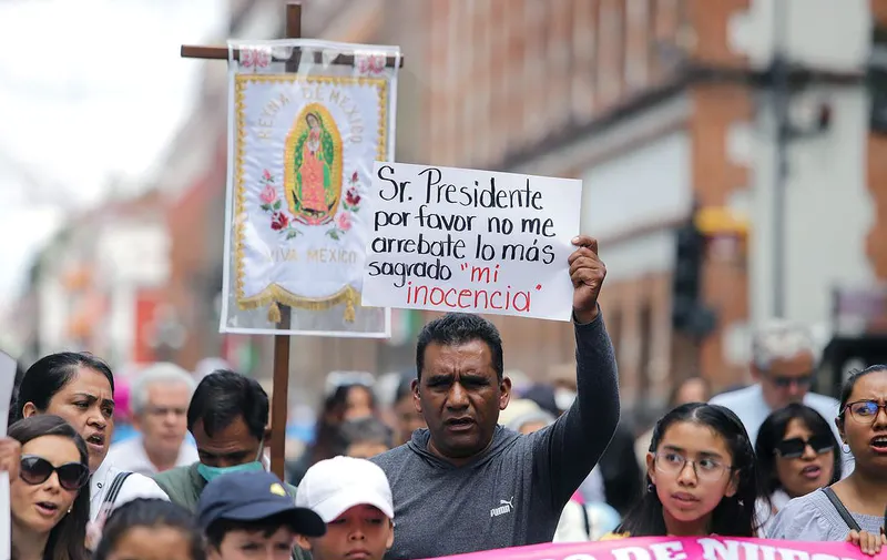 frente-nacional-por-la-familia-libros-de-texto-gratuitos