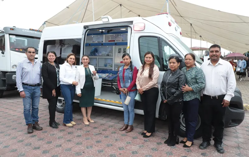 Encabeza Gaby Bonilla entrega de apoyos en Santo Tomás Hueyotlipan