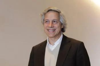 Anti-AMLO de noche, baquetones de día
