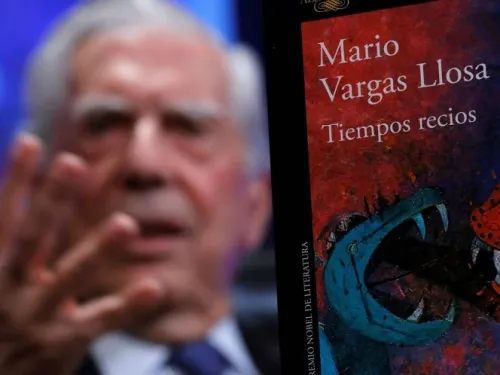 Vargas Llosa ‘involucionó’ y raya en lo “monárquico”