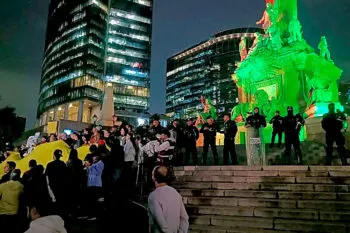 Venezolanos se manifiestan en el Ángel de la Independencia contra la reelección de Nicolás Maduro