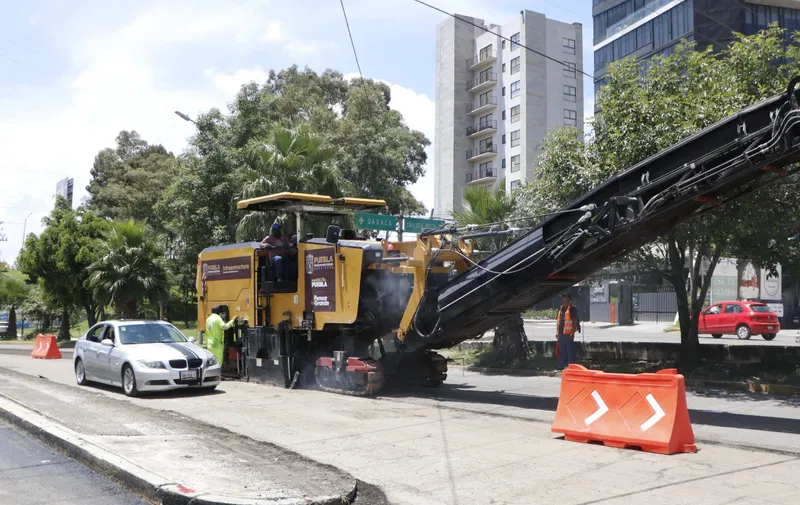 Inicia Secretaría de Infraestructura rehabilitación de Calzada Zavaleta y Bulevar Capitán Carlos Camacho Espíritu