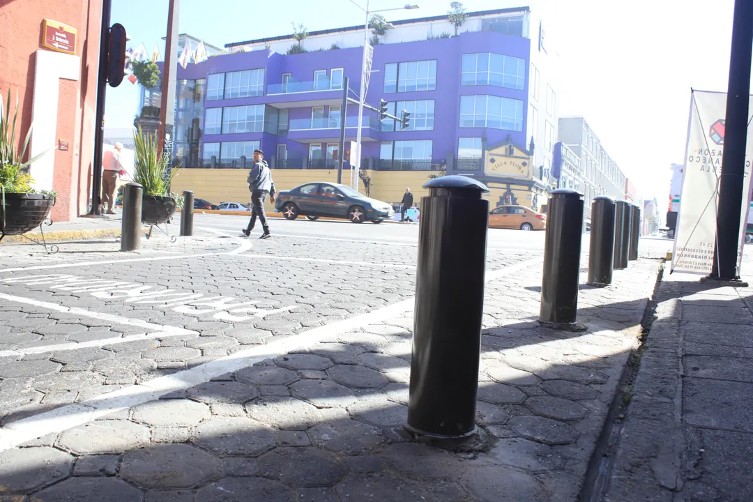 En análisis bolardos y ciclovías que serían retirados de Puebla capital