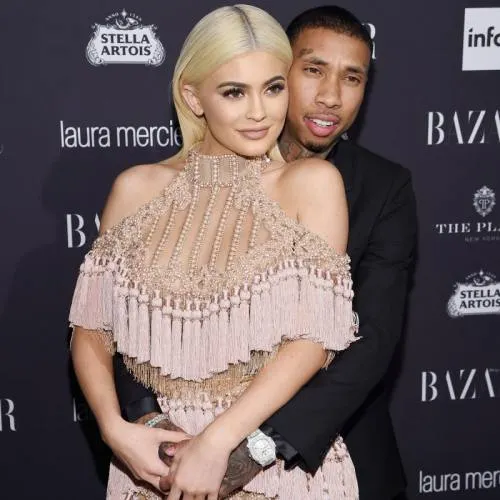 En duda la paternidad del bebé de Kylie Jenner