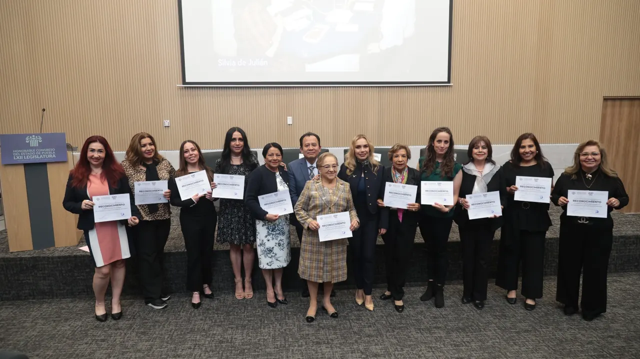 Reconocen en el Congreso de Puebla a mujeres en el periodismo