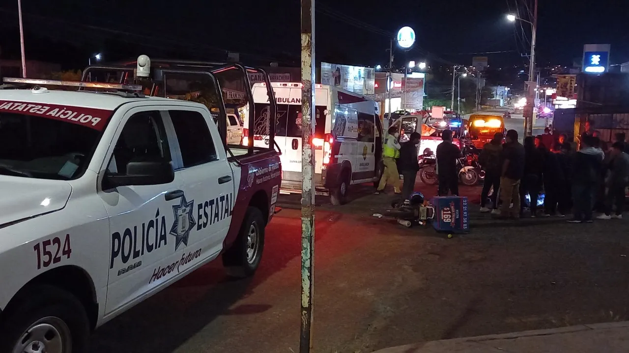 Patrulla estatal embiste y mata a motociclista en Totimehuacan