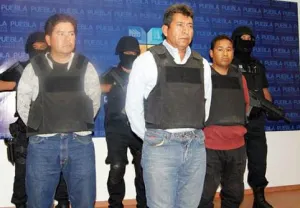 Absuelven a policía acusado de golpear a reporteros de Puebla