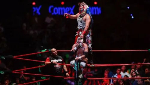 Psycho Clown destapa a Dr Wagner Jr en Triplemania XXV