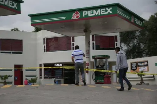 Revocan permisos de tres gasolineras a ex edil de Palmar de Bravo