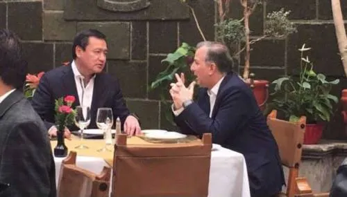 Se reúnen Meade y Osorio en restaurante de CDMX