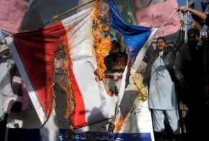 Protestas contra Charlie Hebdo dejan cuatro muertos