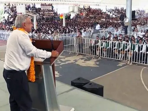 Protección, a quienes colaboren en caso Iguala: López Obrador