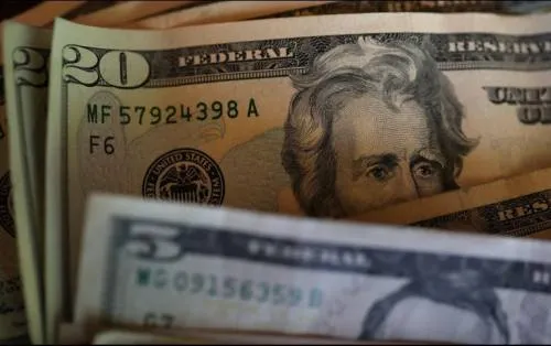 Dólar cierra la semana hasta en 19.40 pesos