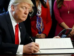 Trump usará todos los medios legales para restaurar veto migratorio: vicepresidente