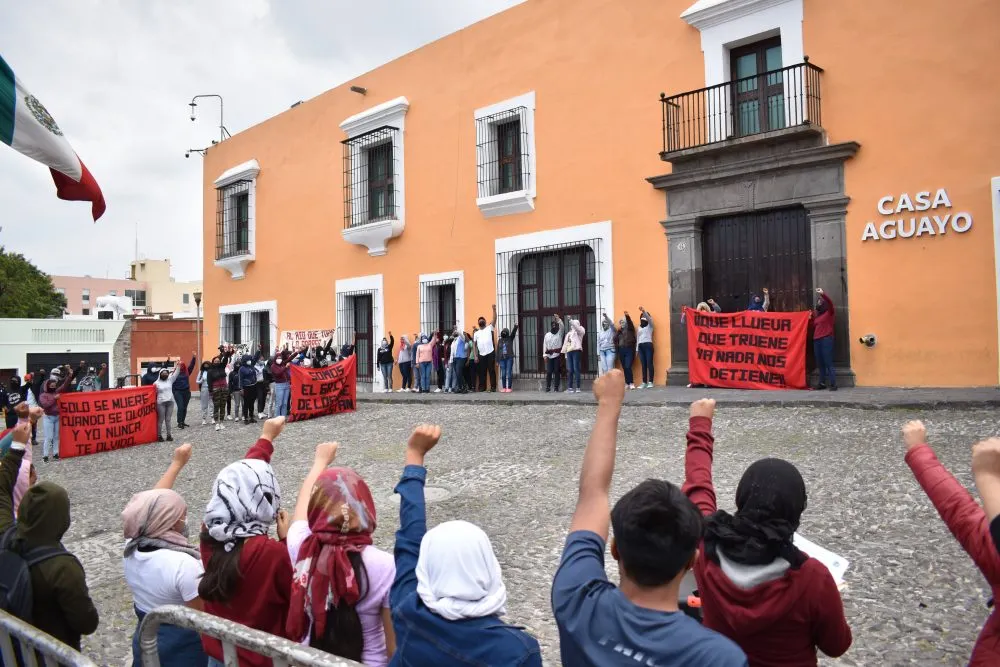 Con confrontación, normalistas bloquean diálogo para atender sus peticiones: Gobierno estatal