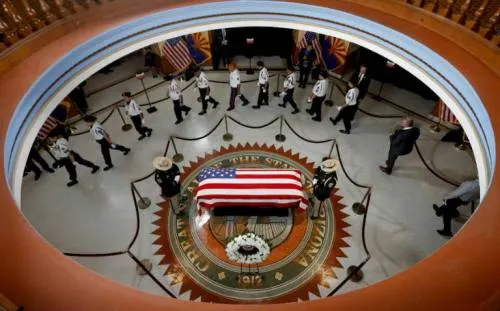 Comienzan funerales del senador John McCain en el Capitolio de Arizona