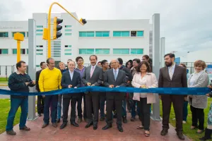 Inaugura Alfonso Esparza ciclovía y pasos peatonales