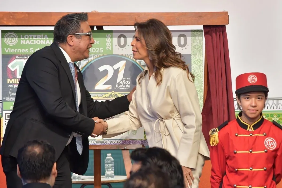 Lotería Nacional y el Indaabin presentan billete conmemorativo del Día del Valuador