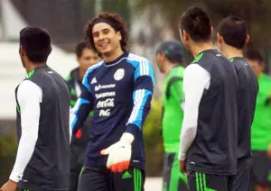 Ochoa, a un paso de titularidad ante Camerún