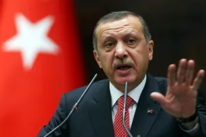 Presidente de Turquía pide a población combatir a golpistas