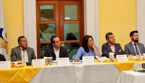 Nadia Navarro y Mario Riestra se reúnen con miembros del Colegio de Ingenieros Civiles