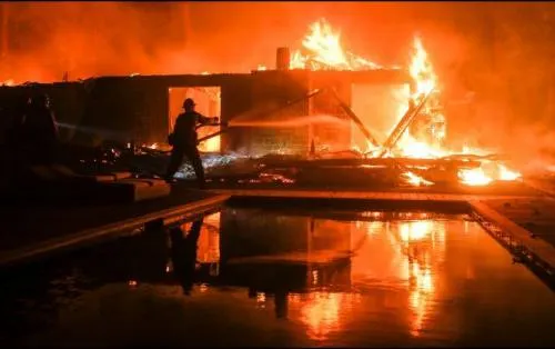 Suben a 83 los muertos en incendios de California