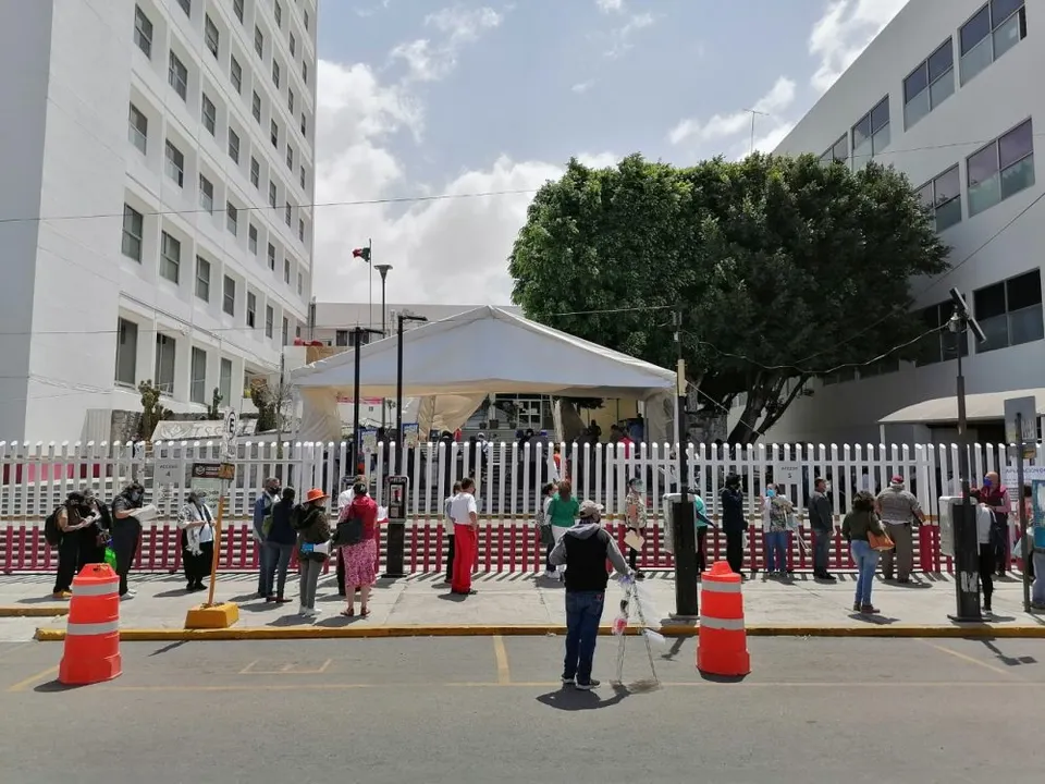 Sin largas filas, avanza vacunación en ISSSTE e ISSSTEP