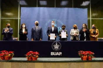 Firman BUAP y Volkswagen convenio para realizar proyectos académicos y de vinculación