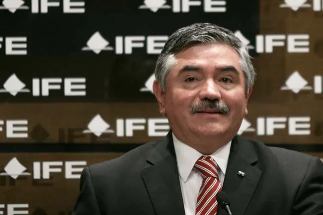 IFE busca acuerdo con presidenciales para respetar resultados