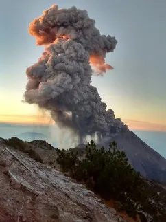 CIUDAD DE MÉXICO (24/DIC/2015).- El Volcán El Colima registró la mañana de este jueves una exhalació